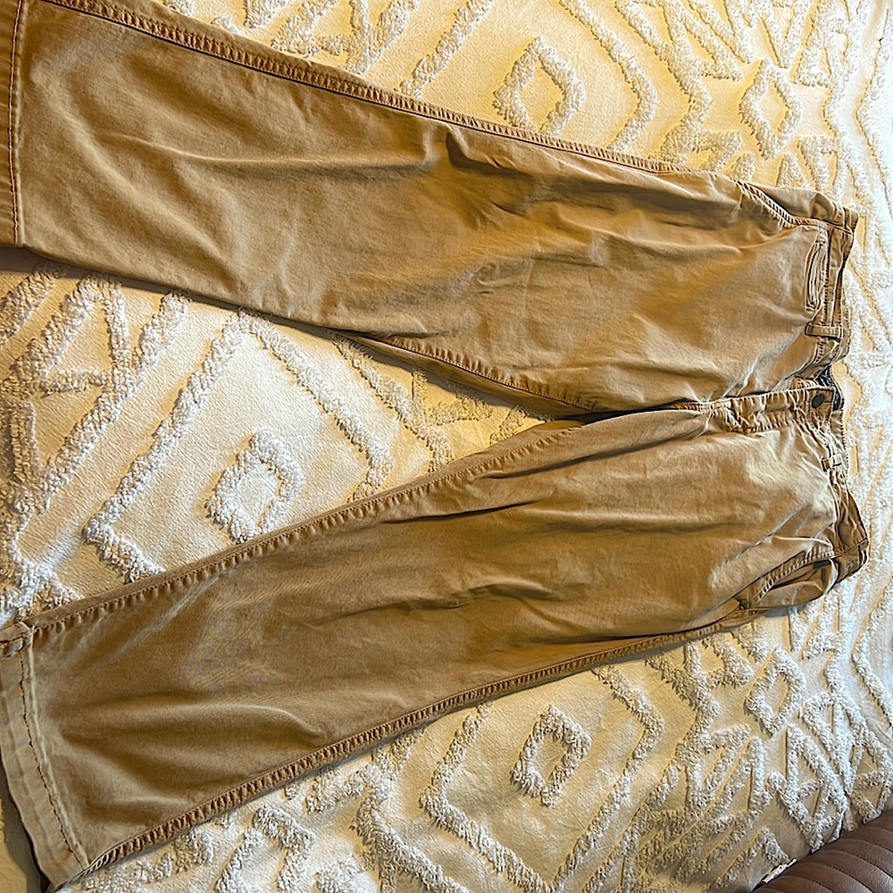 Men’s American Eagle extreme flex relaxed straight khakis. Size 36x30
